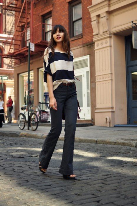 How to wear flare trousers? - Personal Shopper Paris - Dress like a Parisian