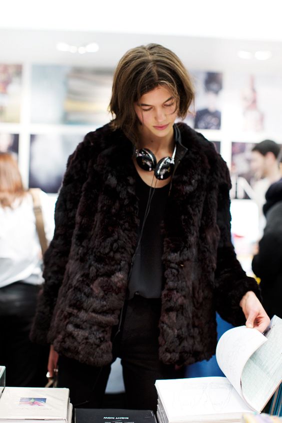 Chic and Ethical: How to Wear Faux Fur Coats in Feminine Style