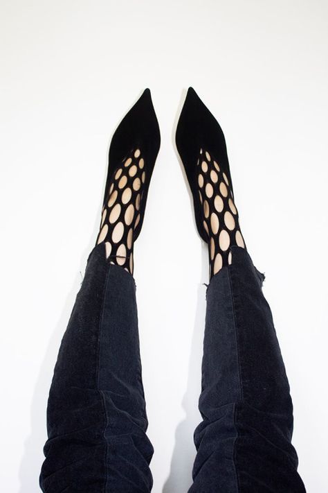 How to wear fishnet tights? - Personal Shopper Paris - Dress like