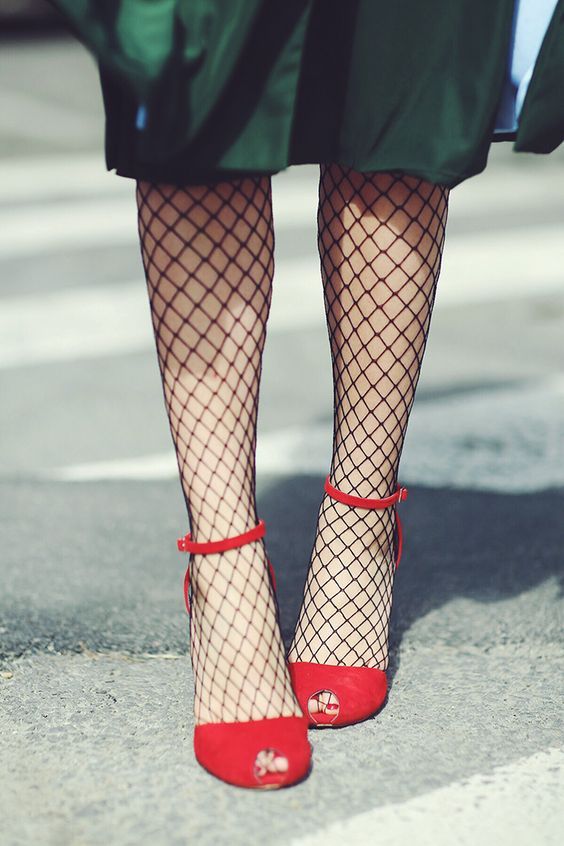 How to wear fishnet tights? - Personal Shopper Paris - Dress like a Parisian