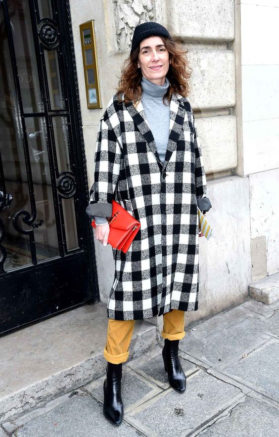 The parisian's eccentric sobriety - Personal Shopper Paris - Dress like ...